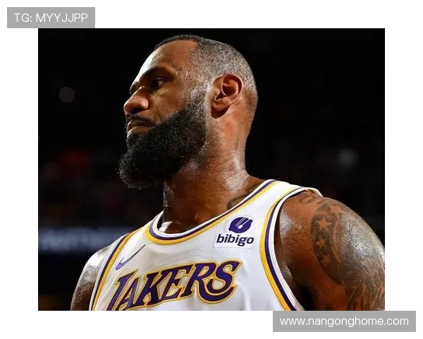 NBA季后赛激战正酣 勇士险胜湖人晋级决赛詹姆斯表现引关注